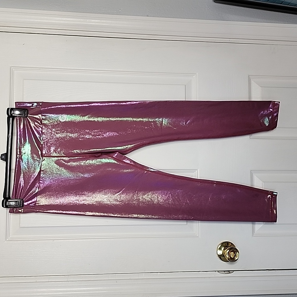 Grrrl iridescent leggings 💙